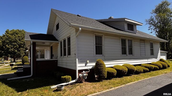 Property Photo: 1267 Florence Avenue IL 61401