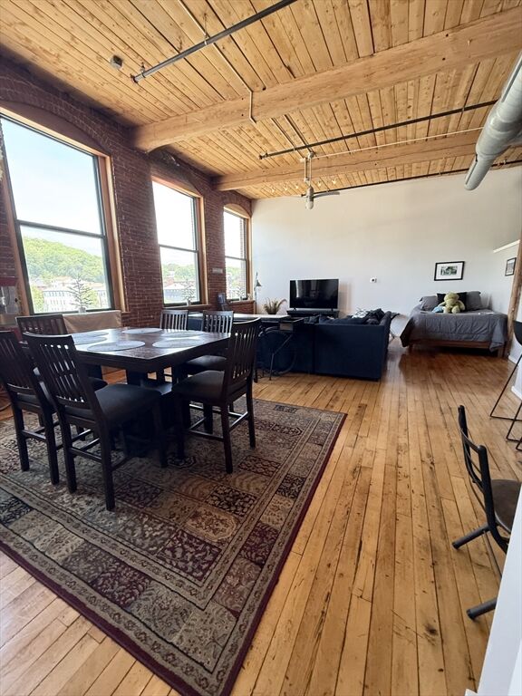 Property Photo: 1 Envelope Ter 309 MA 01604