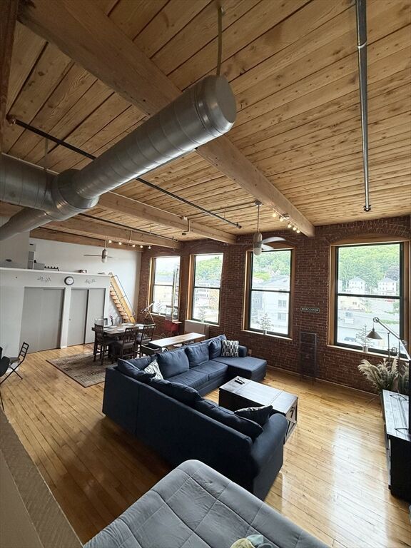 Property Photo: 1 Envelope Ter 309 MA 01604
