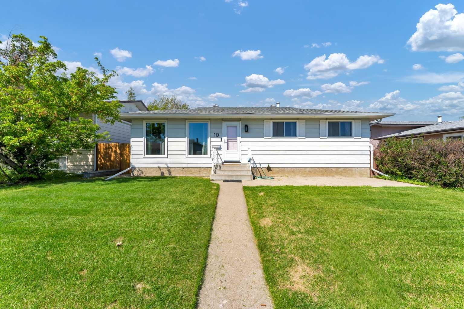 Property Photo:  10 Hayward Court NE  AB T1C 1E2 