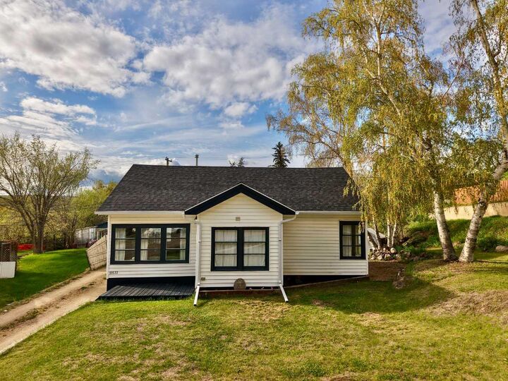Property Photo:  10122 106 Avenue  AB T8S 1K9 