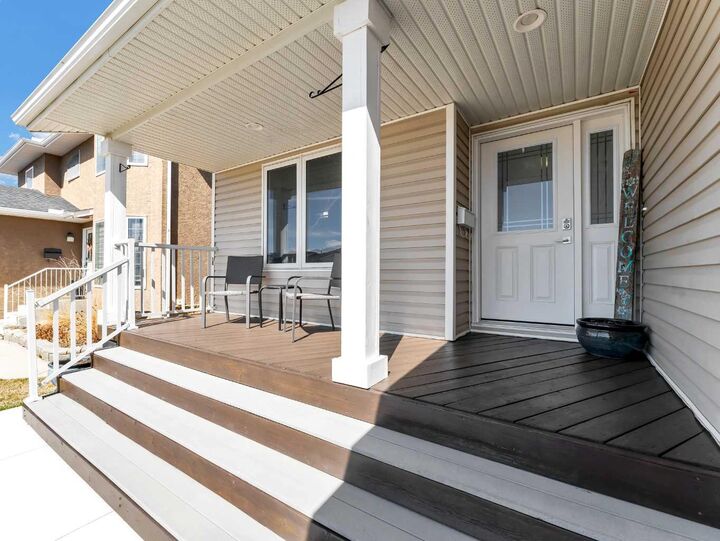 Property Photo:  32 Spruce Close SE  AB T1A 7E4 