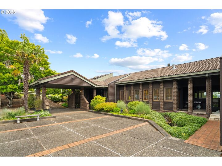 Property Photo: 13237 Knaus Rd OR 97034