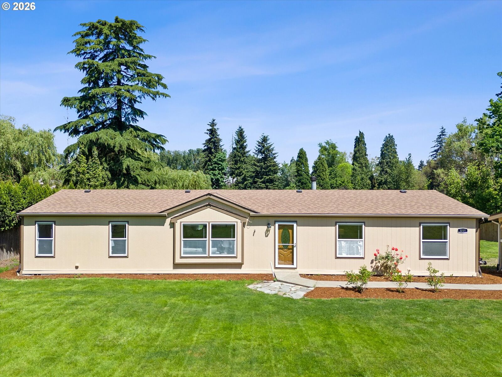 Property Photo:  3231 NE Holland Ct  OR 97211 