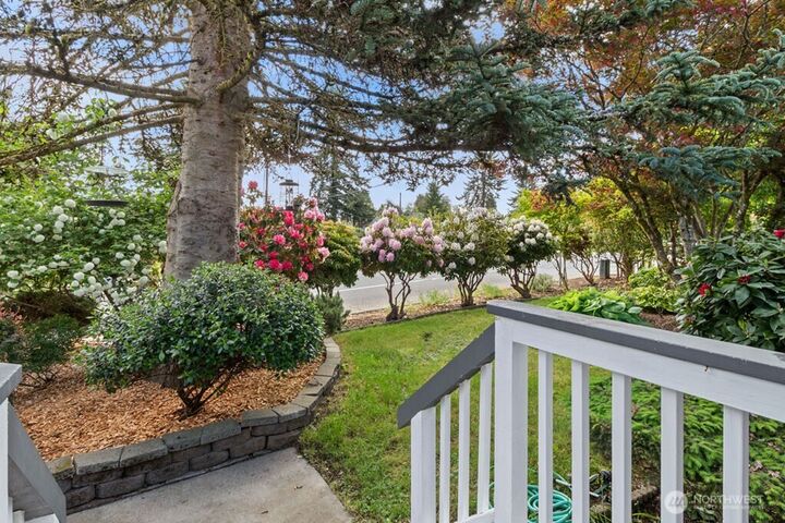Property Photo:  903  9th Avenue SW  WA 98512 