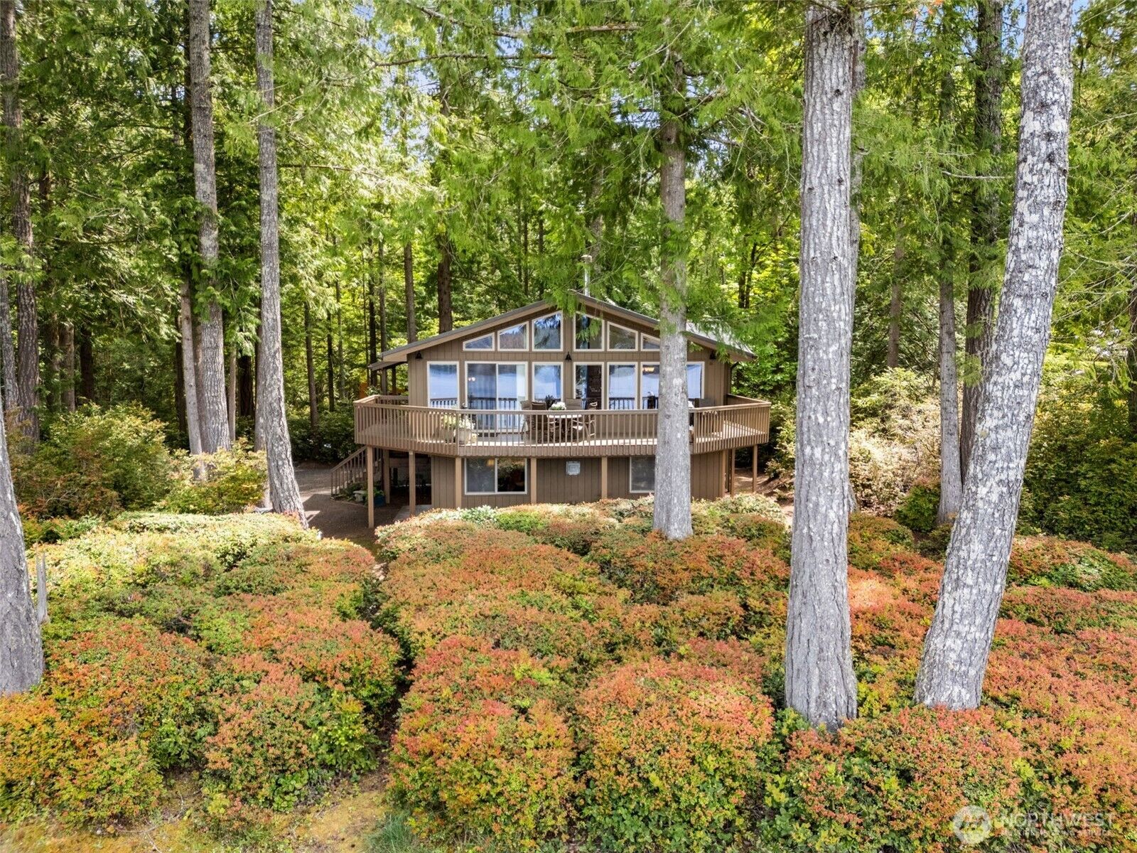 Property Photo:  547 E Pointes Drive W  WA 98584 