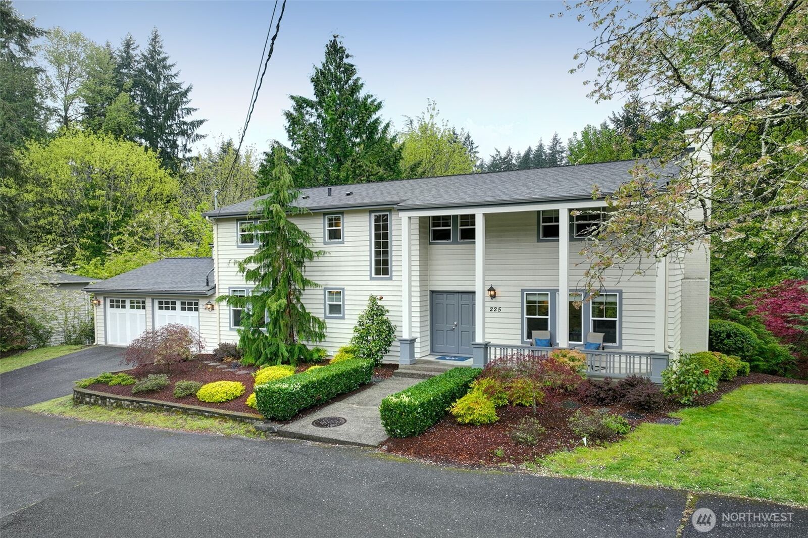 Property Photo:  225  131st Avenue NE  WA 98005 