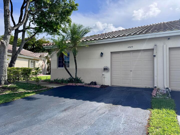 Property Photo:  4989 SW 32nd Terrace  FL 33312 