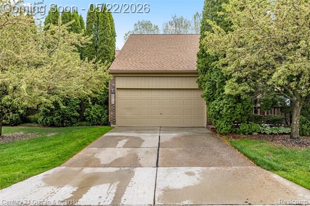 Property Photo:  2217 Siboney Court  MI 48309 