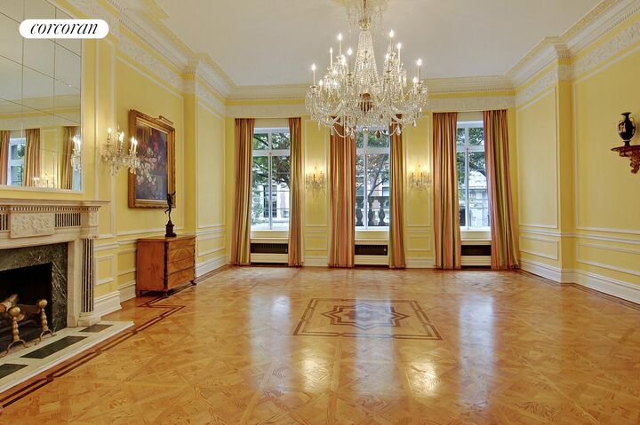 Property Photo:  7 E 63rd Street  NY 10065 