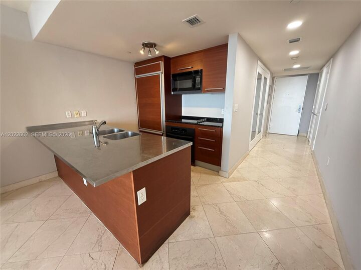 Property Photo:  1850 S Ocean Dr 4009  FL 33009 