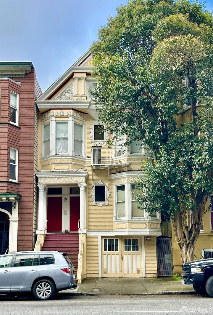 Property Photo:  1821-1823 Oak Street  CA 94117 