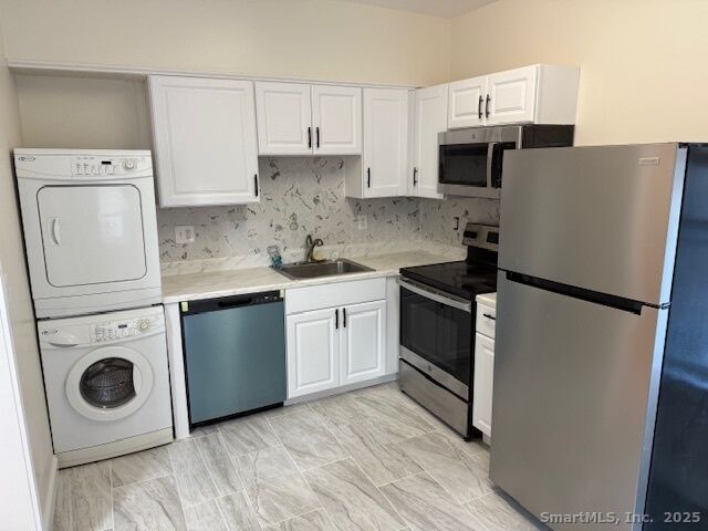 Property Photo:  211 Knickerbocker Avenue  CT 06907 