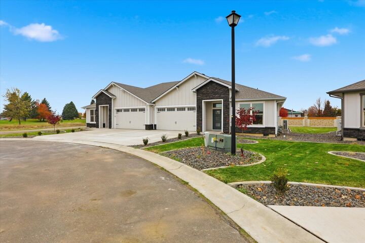 Property Photo:  1109 - Unit 20 N Country Club Dr 20  WA 99006 