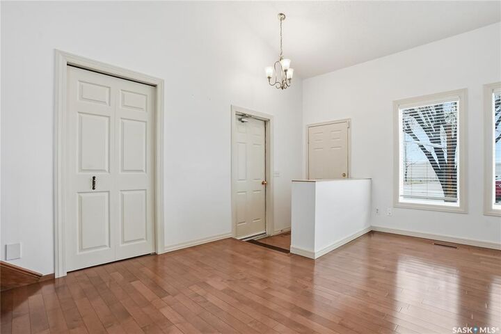 Property Photo:  314 Waterbury Road E  SK S7J 4T9 