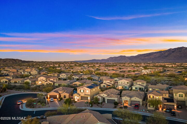 Property Photo: 1005 W Lark Bunting Lane AZ 85755