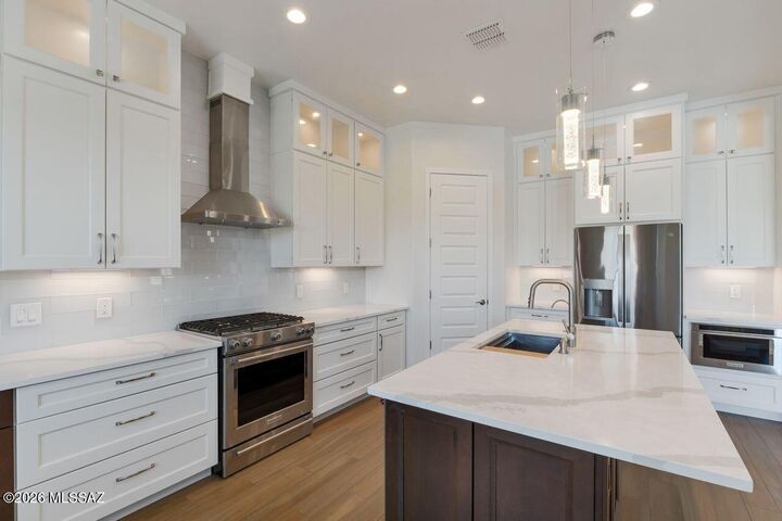 Property Photo: 1005 W Lark Bunting Lane AZ 85755