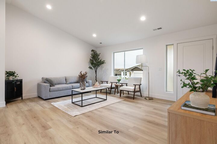 Property Photo: 238 N Dewberry Pl WA 99336