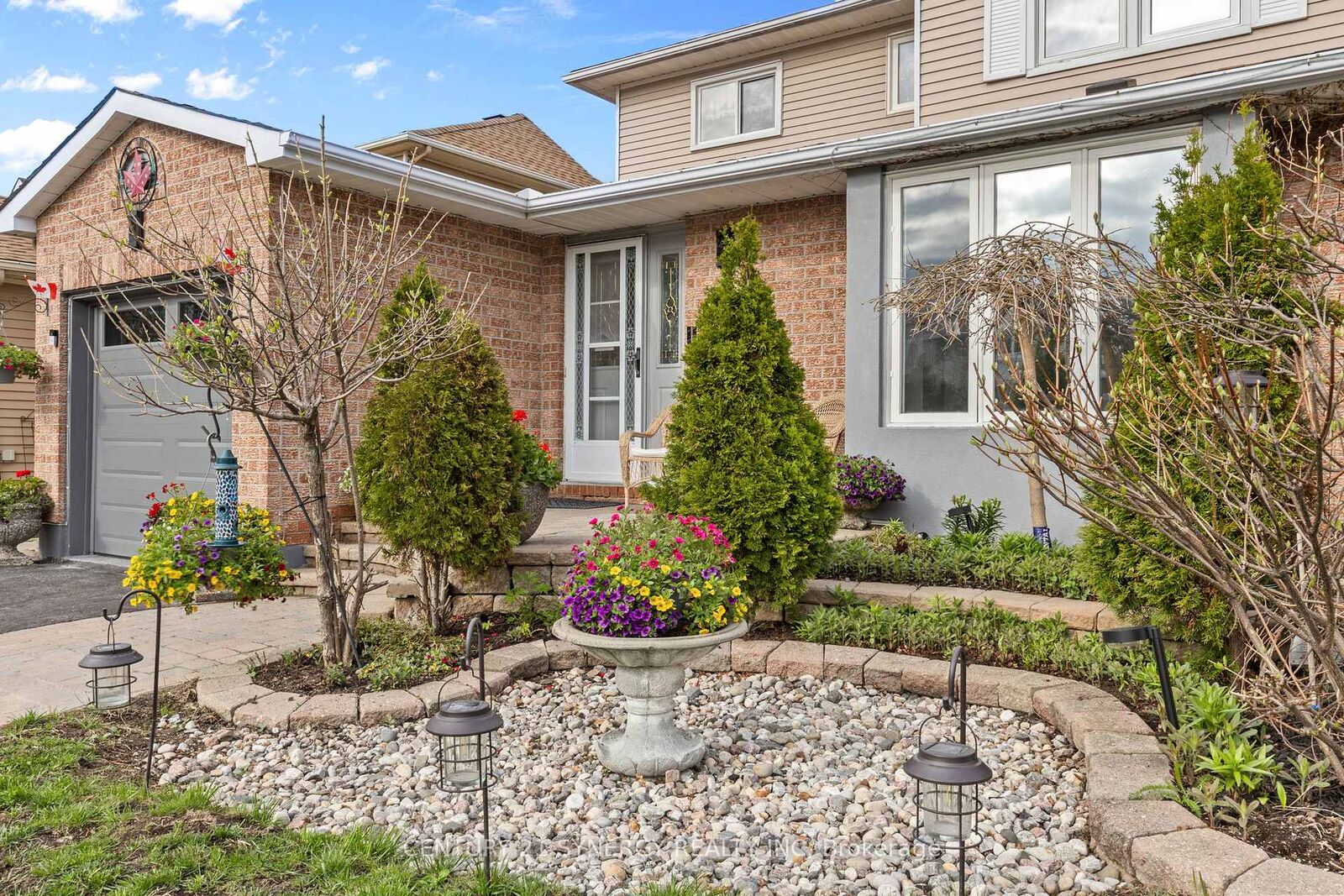 Property Photo: 1728 Teakdale Avenue ON K1C 6M7