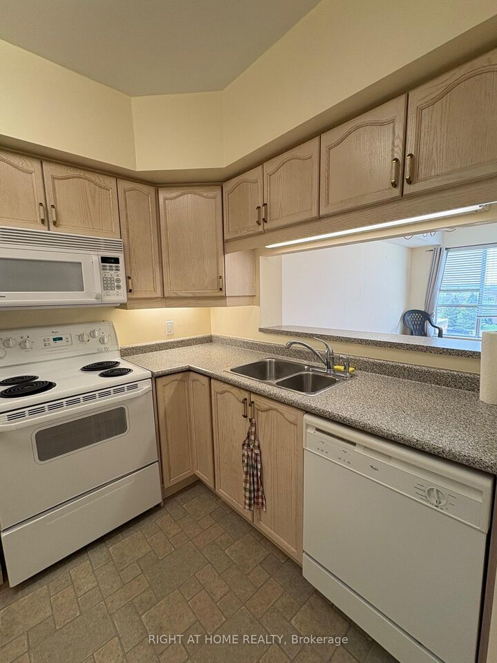 Property Photo: 94 Dean Avenue 403 ON L4N 0M3