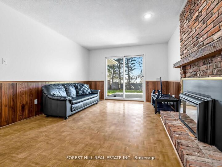 Property Photo:  32 Saddletree Drive  ON M2H 3L3 