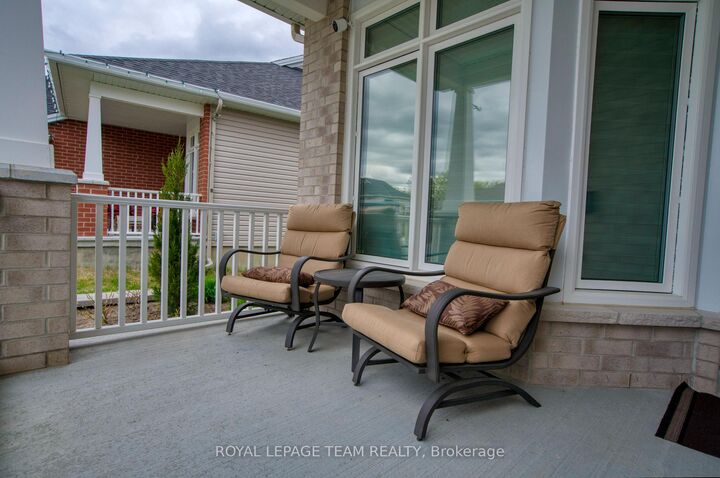 Property Photo: 56 Kayenta Street ON K2S 2K7