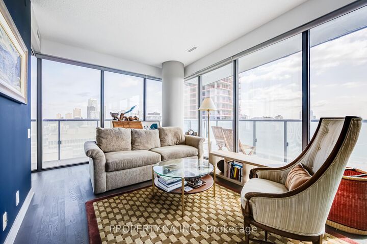 Property Photo:  1815 Yonge Street 1906  ON M4T 2A4 