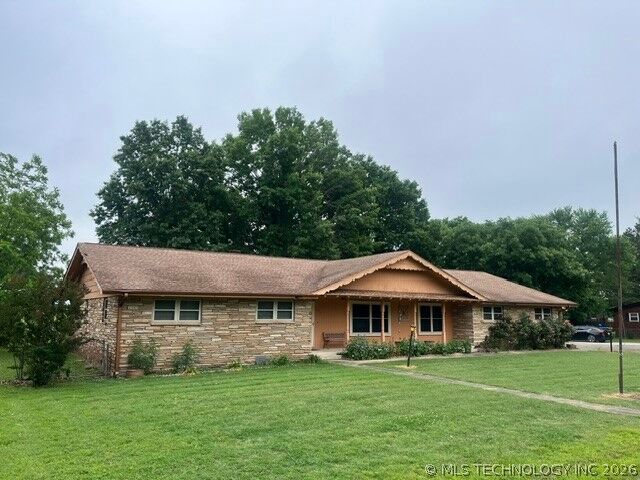 Property Photo:  603 7th Avenue  OK 74469 