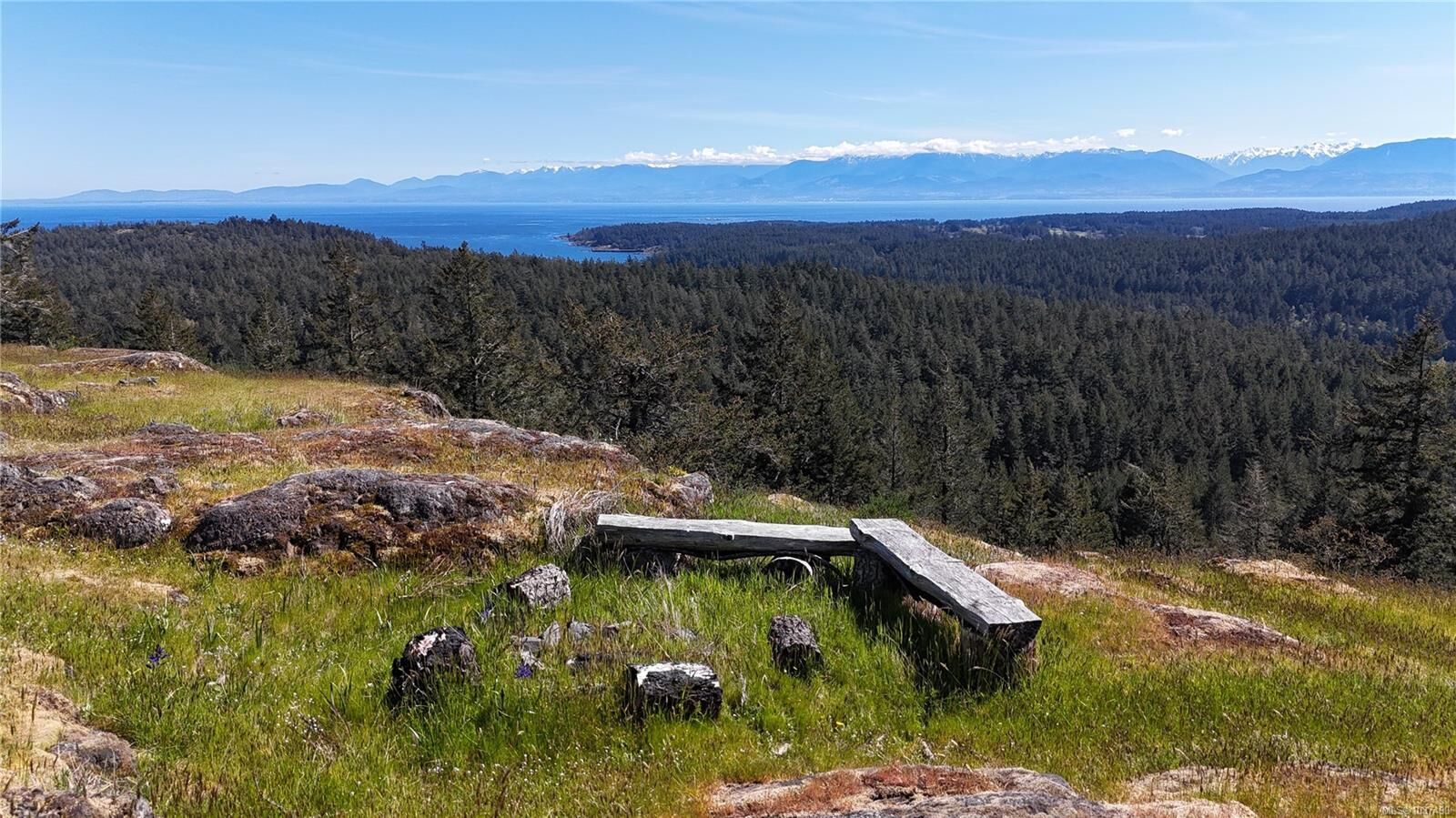 Property Photo: 830 Montreul Hts BC V9C 4G9