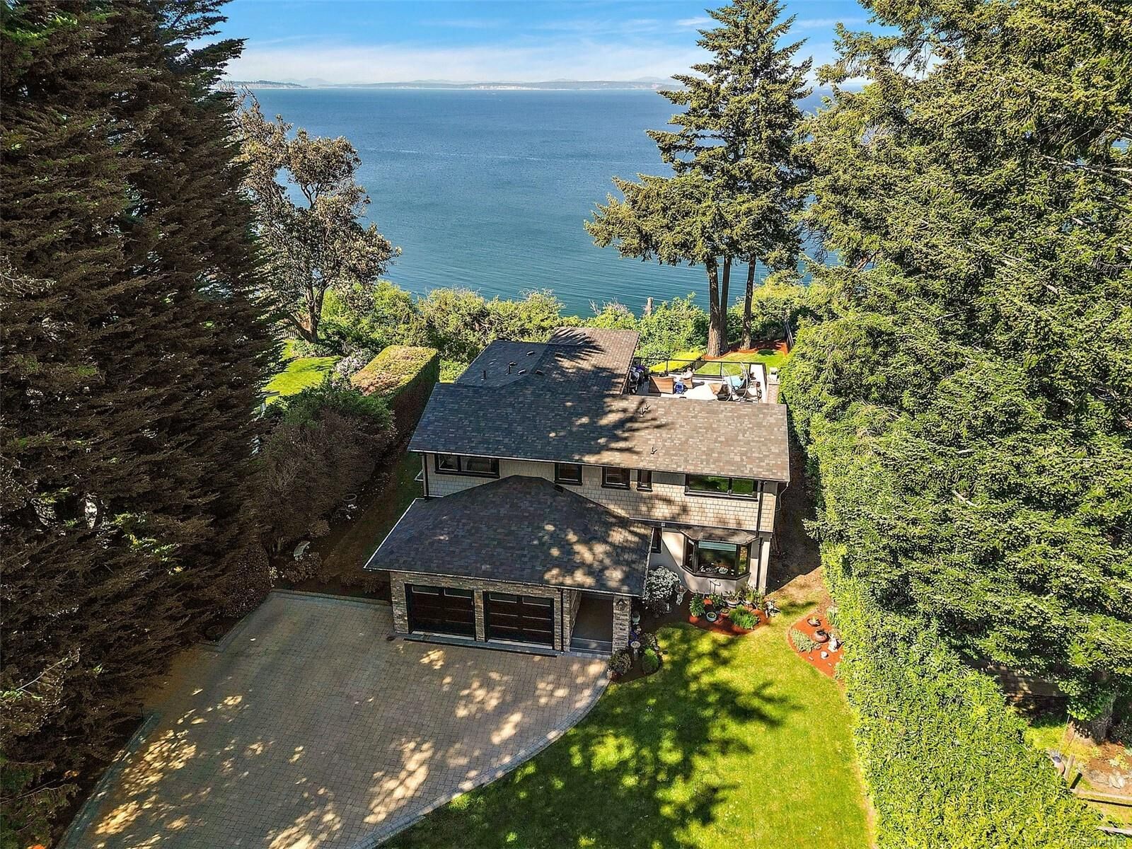 Property Photo:  4561 Bissenden Pl  BC V8N 3K5 