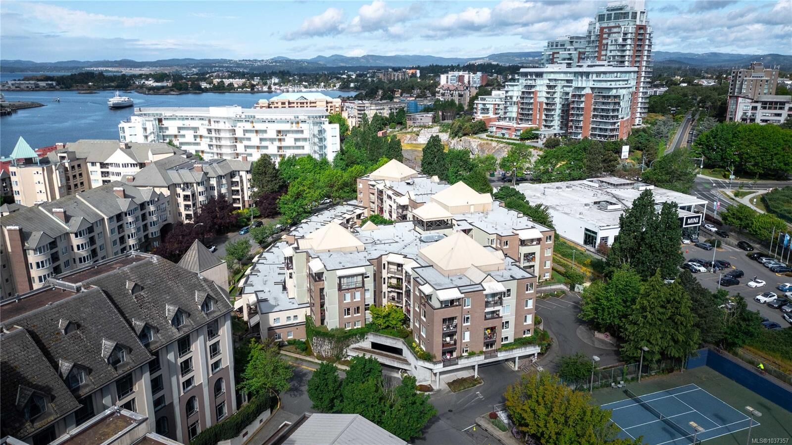 Property Photo:  29 Songhees Rd 416  BC V9A 7M6 