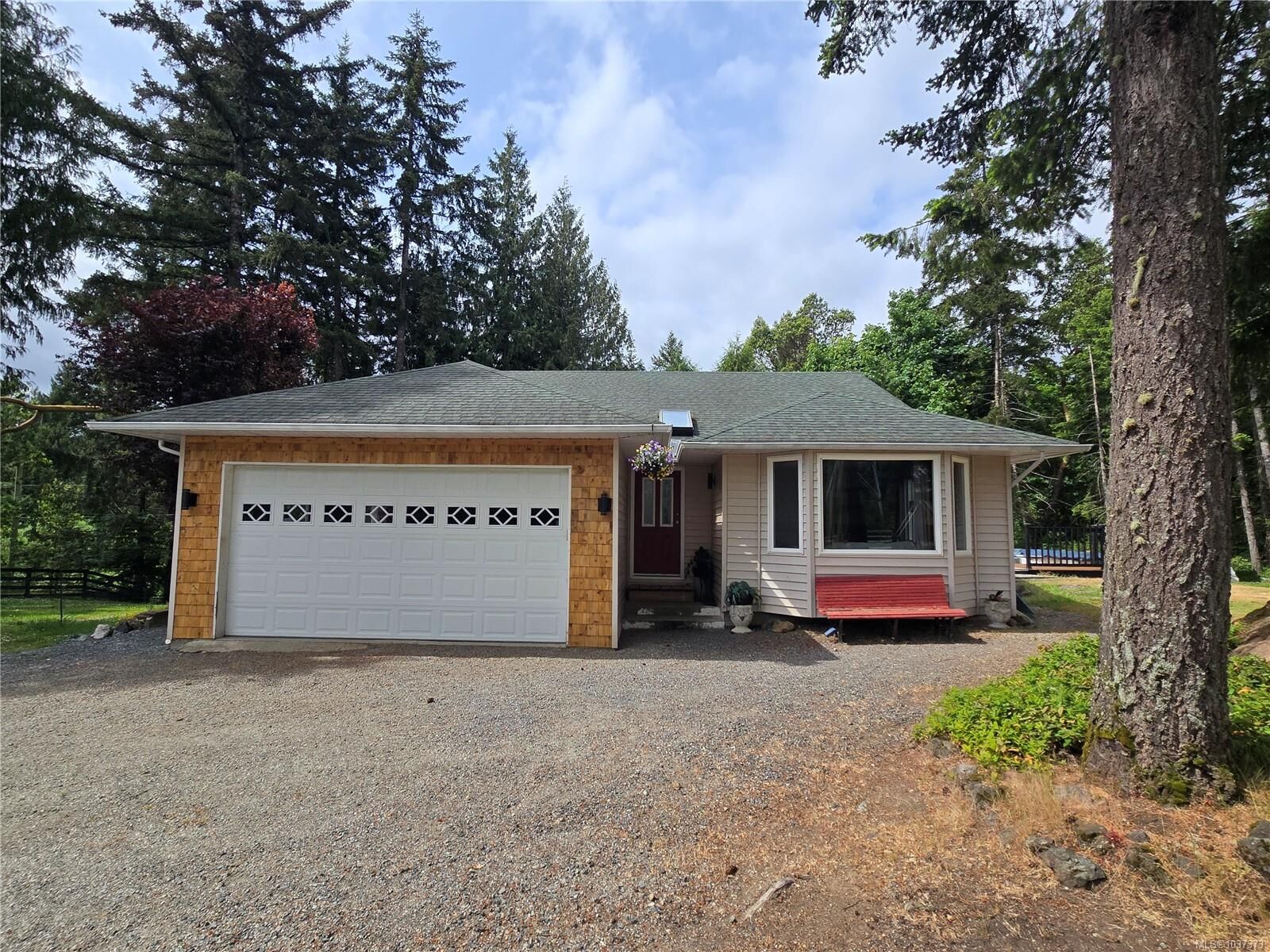 Property Photo:  3271 Thain Rd  BC V8H 0B4 