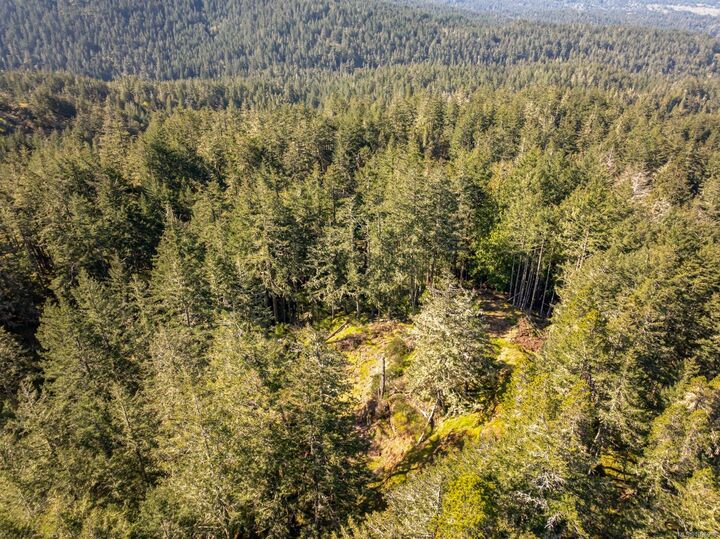 Property Photo:  1525 Nighthawk Lane  BC V9Z 1M9 