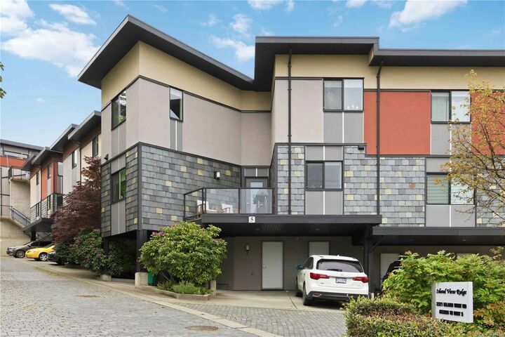 Property Photo:  2321 Island View Rd 5  BC V8Z 5Z2 