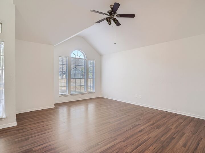 Property Photo:  811 Canyon Bend Road  TX 78660 