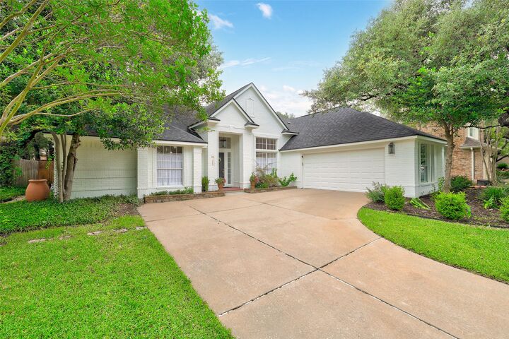 Property Photo:  2025 Saint Andrews Drive  TX 78664 
