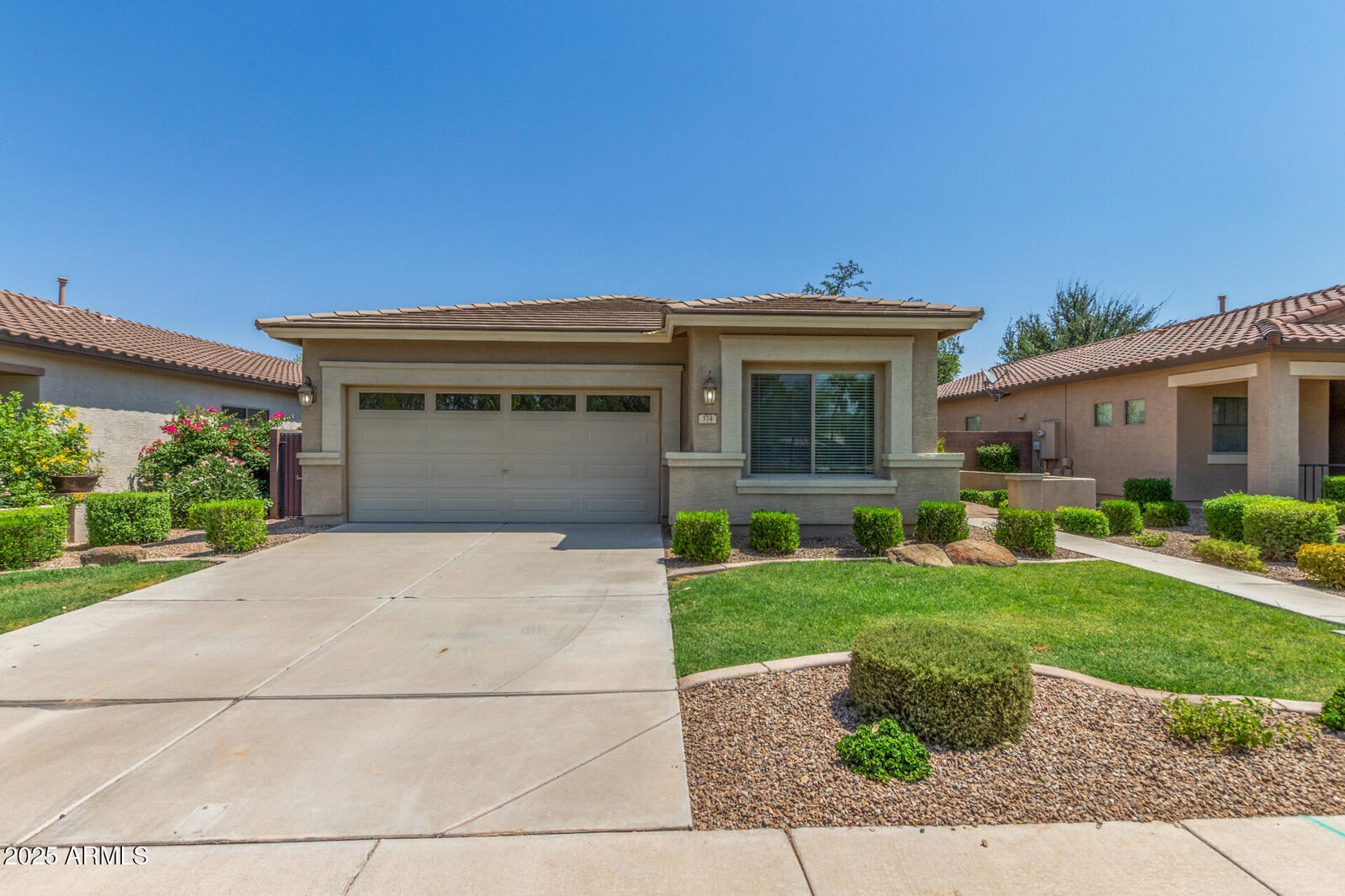 Property Photo:  374 W Lyle Avenue  AZ 85140 