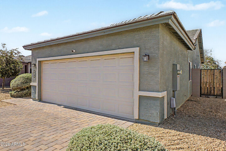 Property Photo:  524 W Harwell Road  AZ 85041 