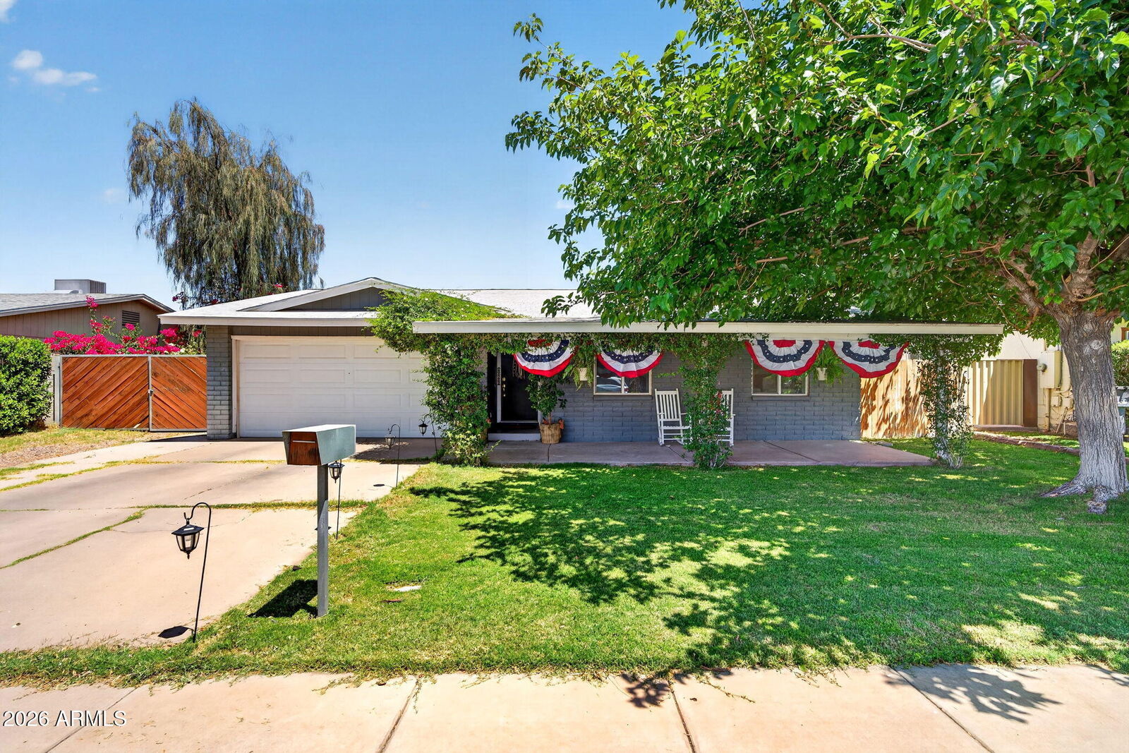Property Photo:  422 W Horseshoe Avenue  AZ 85233 