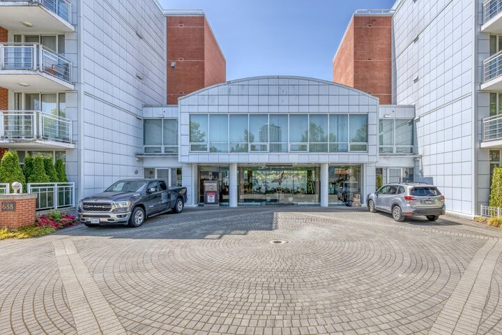 688 Fairchild Road 403 — photo 1