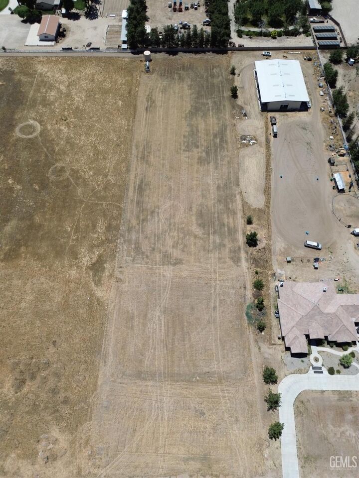 Property Photo:  6621 Ryan Park Court  CA 93313 