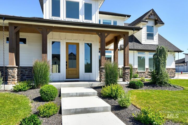 Property Photo:  1400 W Caravan St  ID 83634 