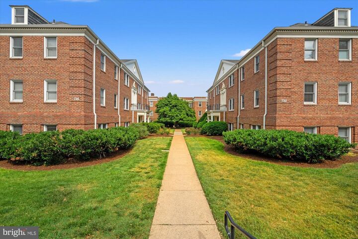 Property Photo:  719 S Saint Asaph Street 307  VA 22314 