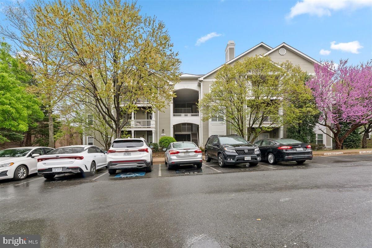 Property Photo:  1708 Lake Shore Crest Drive 24  VA 20190 