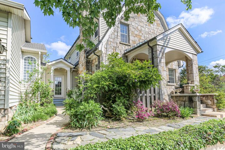 Property Photo:  1500 Augustine Avenue  VA 22401 