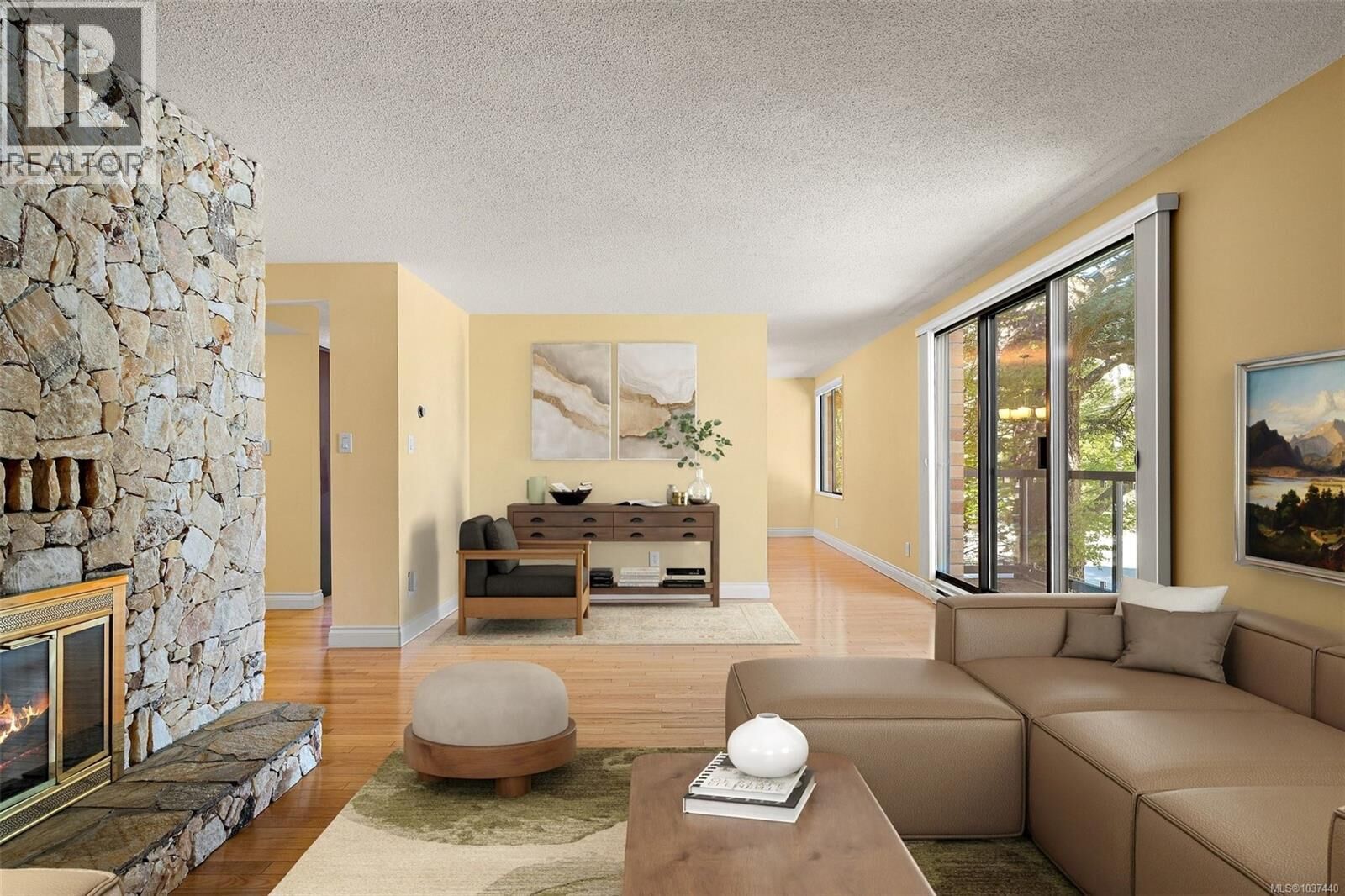 Property Photo:  1280 Newport Avenue 201  BC V8S 5E7 