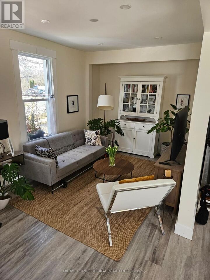 Property Photo:  61 Brock Street East B  ON L9P 1K2 