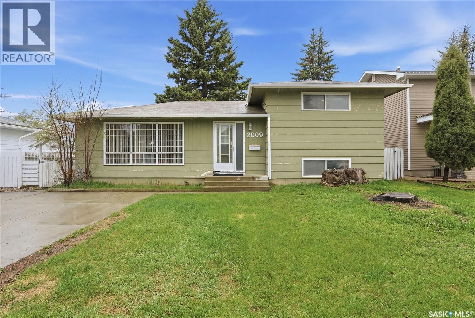 Property Photo:  2009 Easthill  SK S7J 3C6 