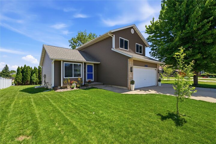 Property Photo:  7418 Mallard Court NE  IA 52402 