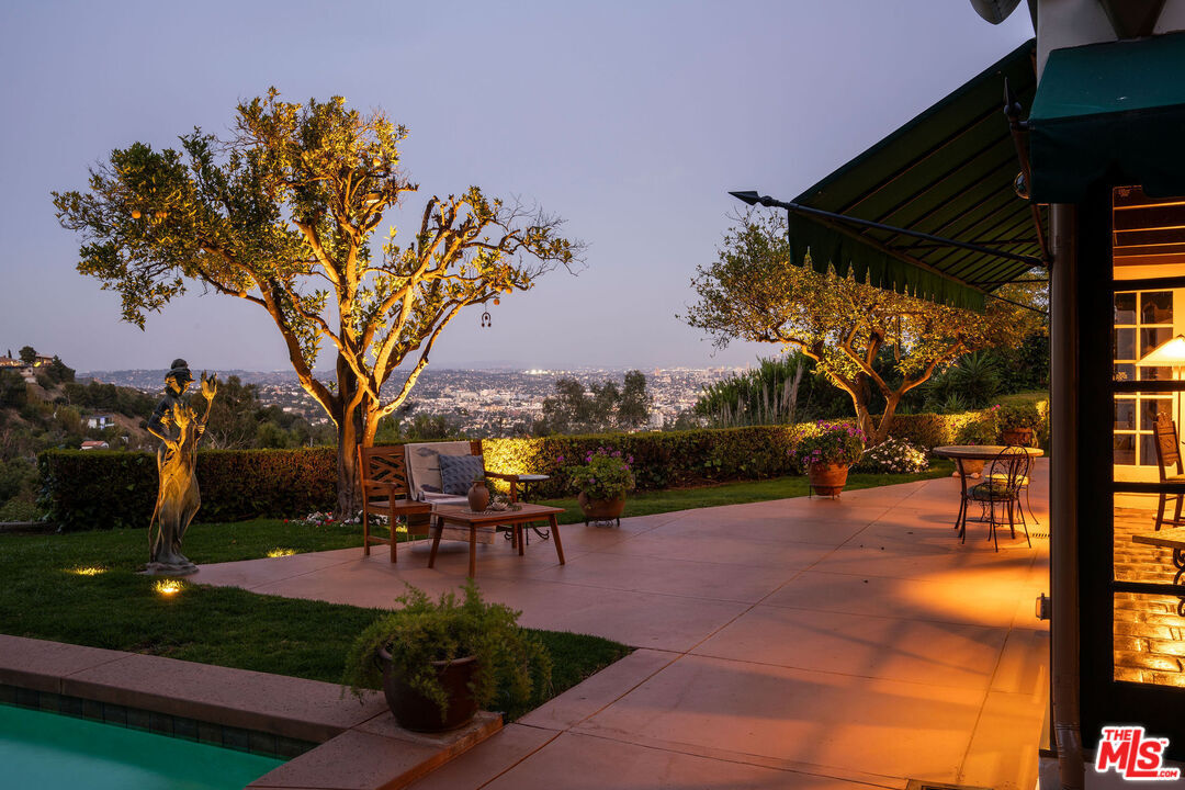 Property Photo:  2660 Larmar Rd  CA 90068 